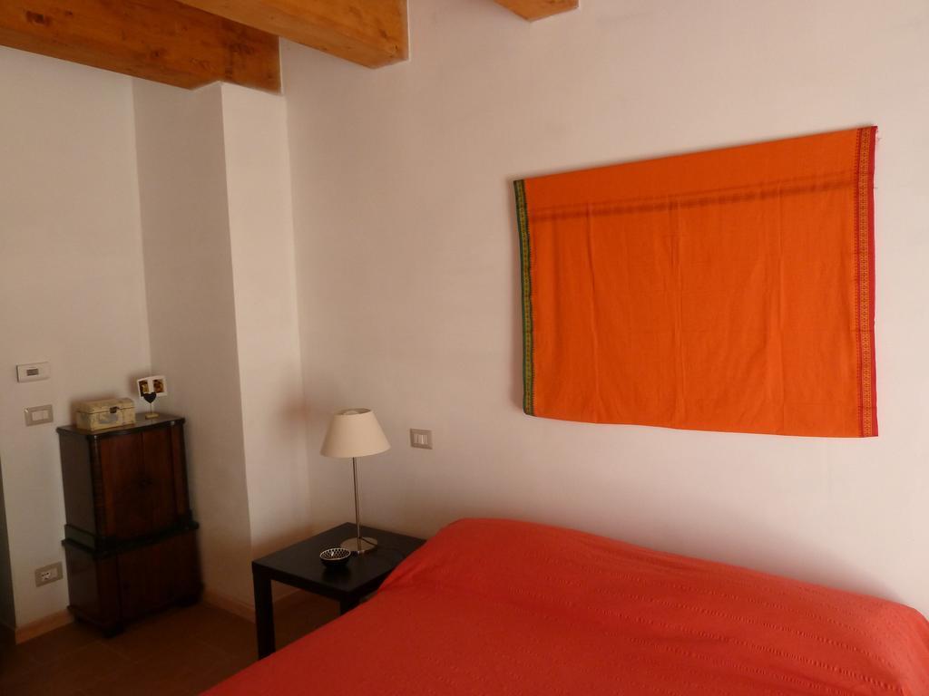 B&B Al Giardino Dei Mandorli Prasco Habitación foto