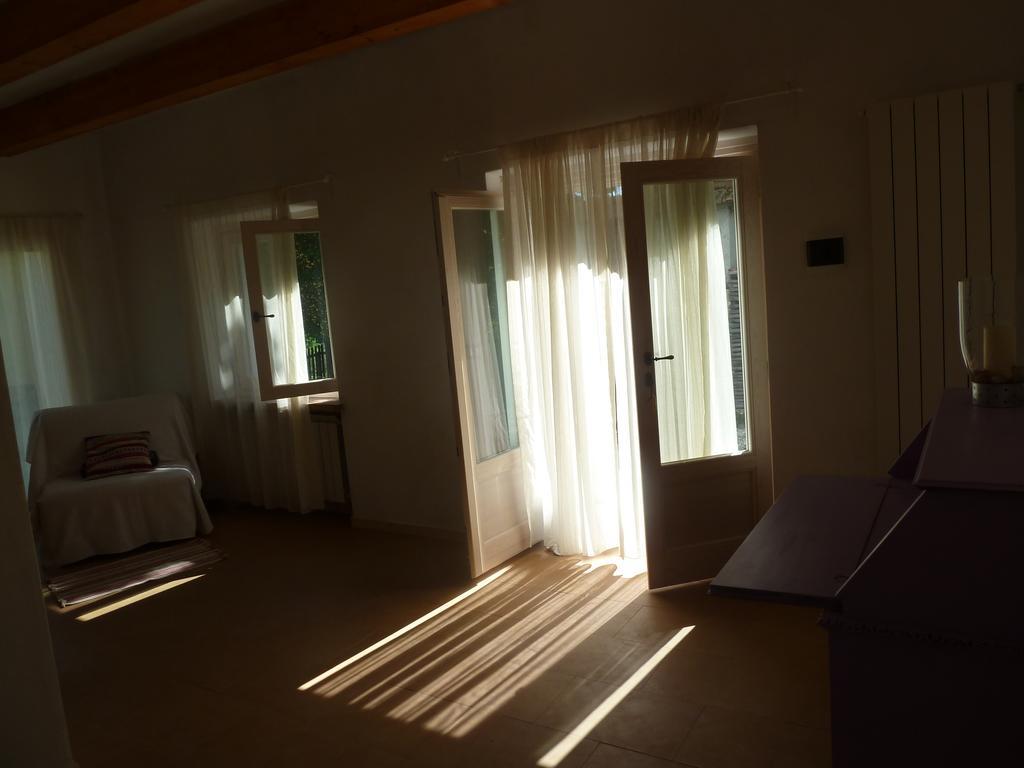 B&B Al Giardino Dei Mandorli Prasco Habitación foto